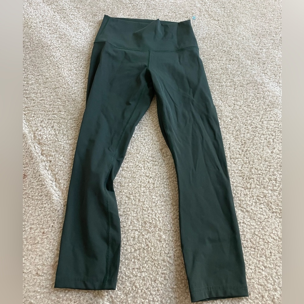 NWOT Lululemon wunder train forest green size 4 cropped